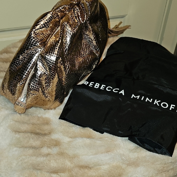 REBECCA MINKOFF 🆕 Rose Gold 🌹🥇 Ruched Faux Leather Clutch. - Picture 2 of 5